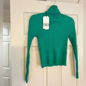 NEW WITH TAGS ZARA TURTLENECK!!